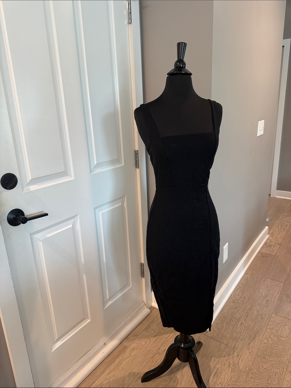 Lulu's Black Square-Neck Midi Sheath Dress